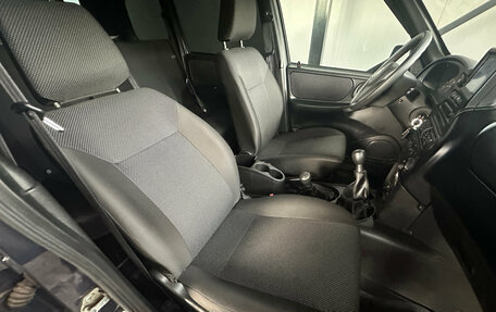 Chevrolet Niva I рестайлинг, 2017 год, 768 000 рублей, 12 фотография
