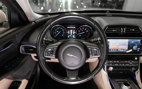 Jaguar XE I рестайлинг, 2015 год, 1 790 000 рублей, 11 фотография