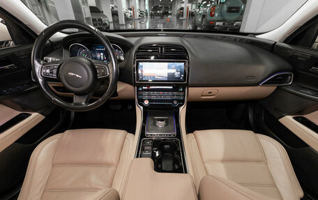 Jaguar XE I рестайлинг, 2015 год, 1 790 000 рублей, 8 фотография