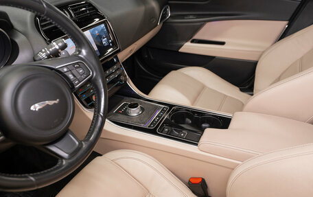 Jaguar XE I рестайлинг, 2015 год, 1 790 000 рублей, 14 фотография