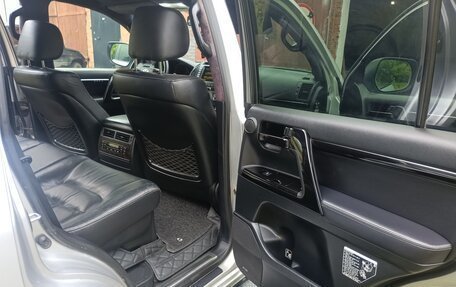 Toyota Land Cruiser 200, 2011 год, 2 650 000 рублей, 7 фотография