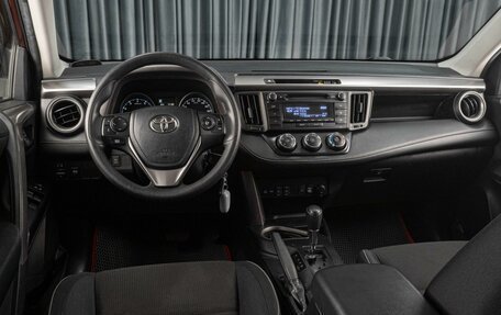 Toyota RAV4, 2015 год, 2 461 000 рублей, 6 фотография