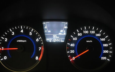 Hyundai Solaris II рестайлинг, 2011 год, 550 000 рублей, 6 фотография