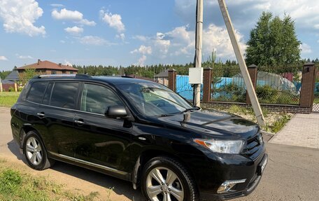 Toyota Highlander III, 2012 год, 2 100 000 рублей, 2 фотография