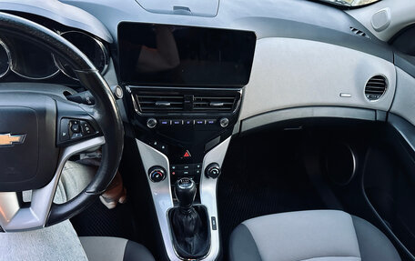 Chevrolet Cruze II, 2011 год, 800 000 рублей, 14 фотография