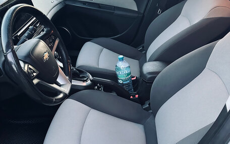Chevrolet Cruze II, 2011 год, 800 000 рублей, 17 фотография