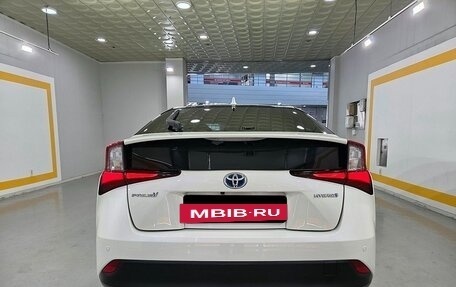Toyota Prius IV XW50, 2020 год, 1 795 000 рублей, 2 фотография