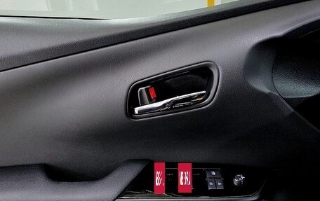 Toyota Prius IV XW50, 2020 год, 1 795 000 рублей, 5 фотография