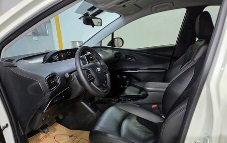 Toyota Prius IV XW50, 2020 год, 1 795 000 рублей, 6 фотография
