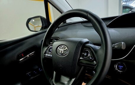 Toyota Prius IV XW50, 2020 год, 1 795 000 рублей, 8 фотография