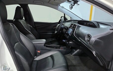 Toyota Prius IV XW50, 2020 год, 1 795 000 рублей, 12 фотография