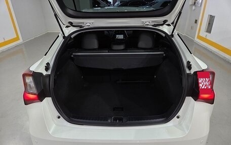 Toyota Prius IV XW50, 2020 год, 1 795 000 рублей, 14 фотография