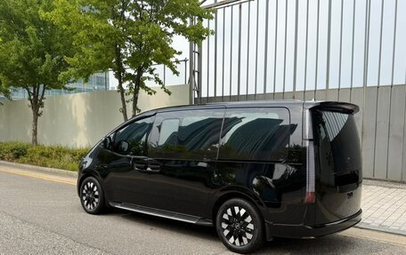 Hyundai Staria, 2022 год, 5 745 000 рублей, 2 фотография
