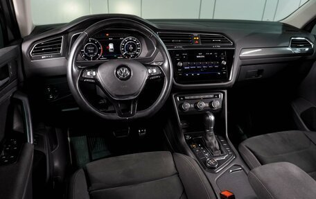 Volkswagen Tiguan II, 2018 год, 3 449 000 рублей, 6 фотография