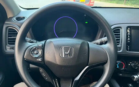 Honda Vezel, 2022 год, 1 670 000 рублей, 14 фотография