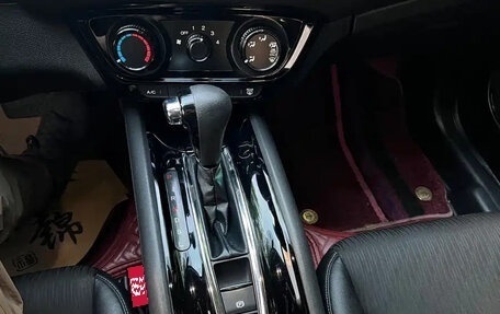 Honda Vezel, 2022 год, 1 670 000 рублей, 13 фотография