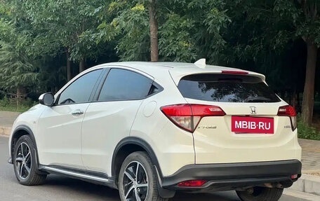 Honda Vezel, 2022 год, 1 670 000 рублей, 6 фотография