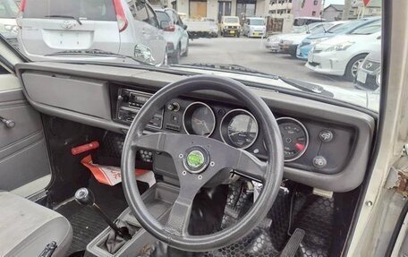 Nissan Sunny, 1992 год, 1 300 000 рублей, 11 фотография