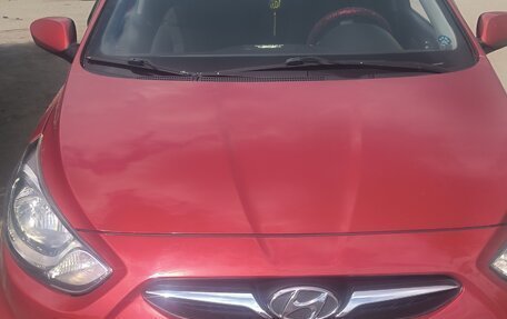 Hyundai Solaris II рестайлинг, 2012 год, 750 000 рублей, 1 фотография