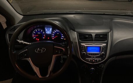 Hyundai Solaris II рестайлинг, 2013 год, 750 000 рублей, 25 фотография