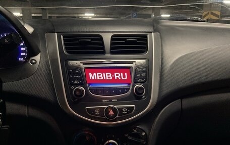Hyundai Solaris II рестайлинг, 2013 год, 750 000 рублей, 27 фотография