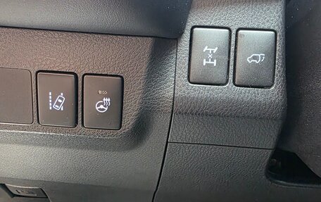 Toyota RAV4, 2018 год, 3 100 000 рублей, 13 фотография