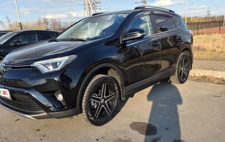 Toyota RAV4, 2018 год, 3 100 000 рублей, 2 фотография