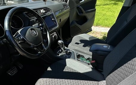 Volkswagen Tiguan II, 2019 год, 2 200 000 рублей, 16 фотография