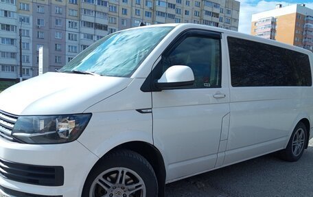 Volkswagen Caravelle T6 рестайлинг, 2018 год, 2 520 000 рублей, 4 фотография