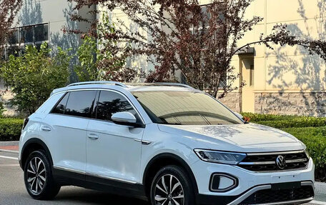 Volkswagen T-Roc I, 2023 год, 2 050 000 рублей, 3 фотография