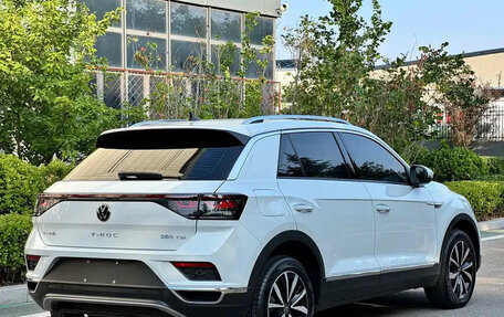 Volkswagen T-Roc I, 2023 год, 2 050 000 рублей, 4 фотография