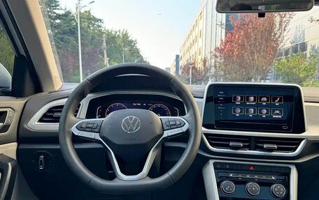 Volkswagen T-Roc I, 2023 год, 2 050 000 рублей, 7 фотография