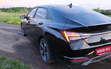 Hyundai Elantra, 2022 год, 2 100 000 рублей, 2 фотография