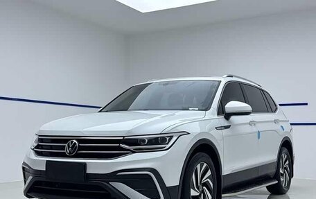 Volkswagen Tiguan II, 2023 год, 2 558 000 рублей, 3 фотография