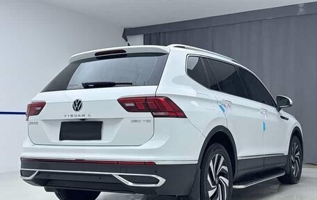 Volkswagen Tiguan II, 2023 год, 2 558 000 рублей, 6 фотография