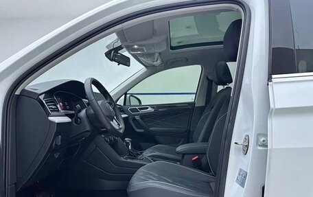 Volkswagen Tiguan II, 2023 год, 2 558 000 рублей, 8 фотография