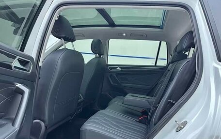 Volkswagen Tiguan II, 2023 год, 2 558 000 рублей, 9 фотография
