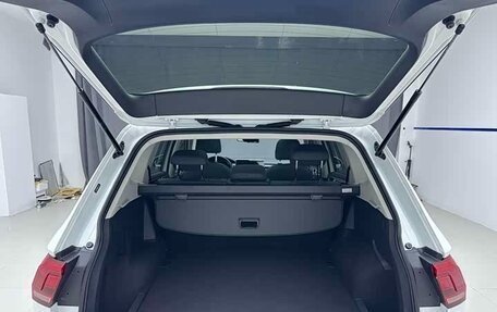 Volkswagen Tiguan II, 2023 год, 2 558 000 рублей, 10 фотография
