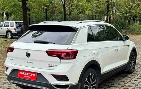 Volkswagen T-Roc I, 2023 год, 1 949 003 рублей, 8 фотография