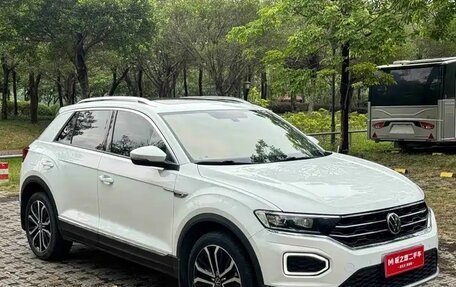 Volkswagen T-Roc I, 2023 год, 1 949 003 рублей, 6 фотография