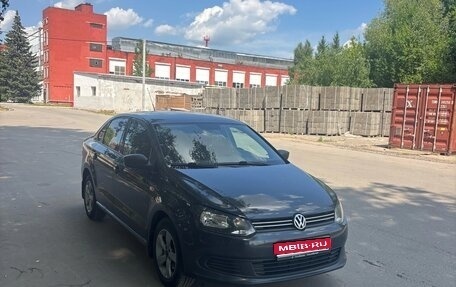 Volkswagen Polo VI (EU Market), 2011 год, 700 000 рублей, 1 фотография