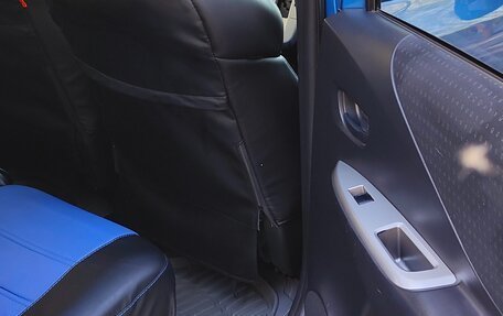 Toyota Ractis I, 2010 год, 800 000 рублей, 12 фотография