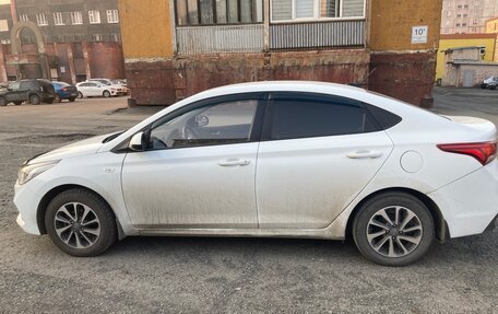 Hyundai Solaris II рестайлинг, 2018 год, 1 350 000 рублей, 4 фотография