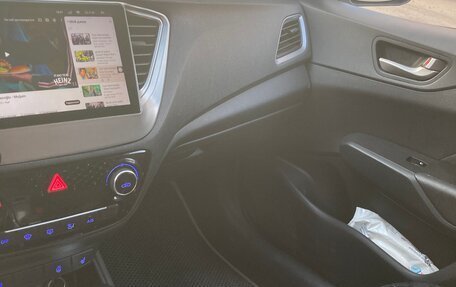 Hyundai Solaris II рестайлинг, 2018 год, 1 350 000 рублей, 10 фотография