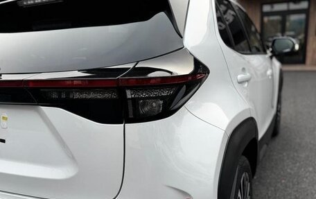 Toyota Yaris Cross, 2023 год, 1 100 100 рублей, 8 фотография