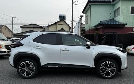 Toyota Yaris Cross, 2023 год, 1 100 100 рублей, 3 фотография