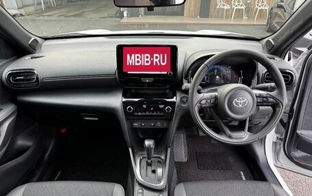 Toyota Yaris Cross, 2023 год, 1 100 100 рублей, 13 фотография