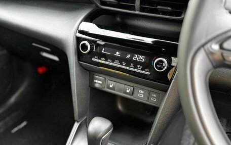 Toyota Yaris Cross, 2023 год, 1 100 100 рублей, 21 фотография