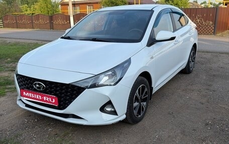 Hyundai Solaris II рестайлинг, 2021 год, 1 570 000 рублей, 1 фотография