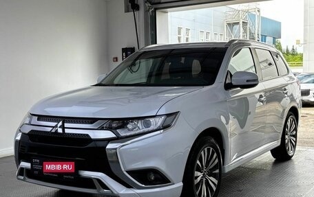 Mitsubishi Outlander III рестайлинг 3, 2022 год, 2 650 000 рублей, 1 фотография